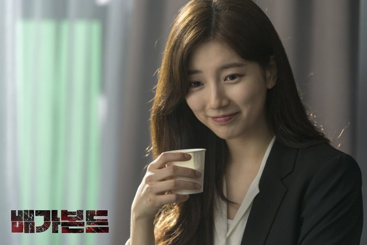 Bae Suzy como Go Hae Ri no k-drama Vagabond