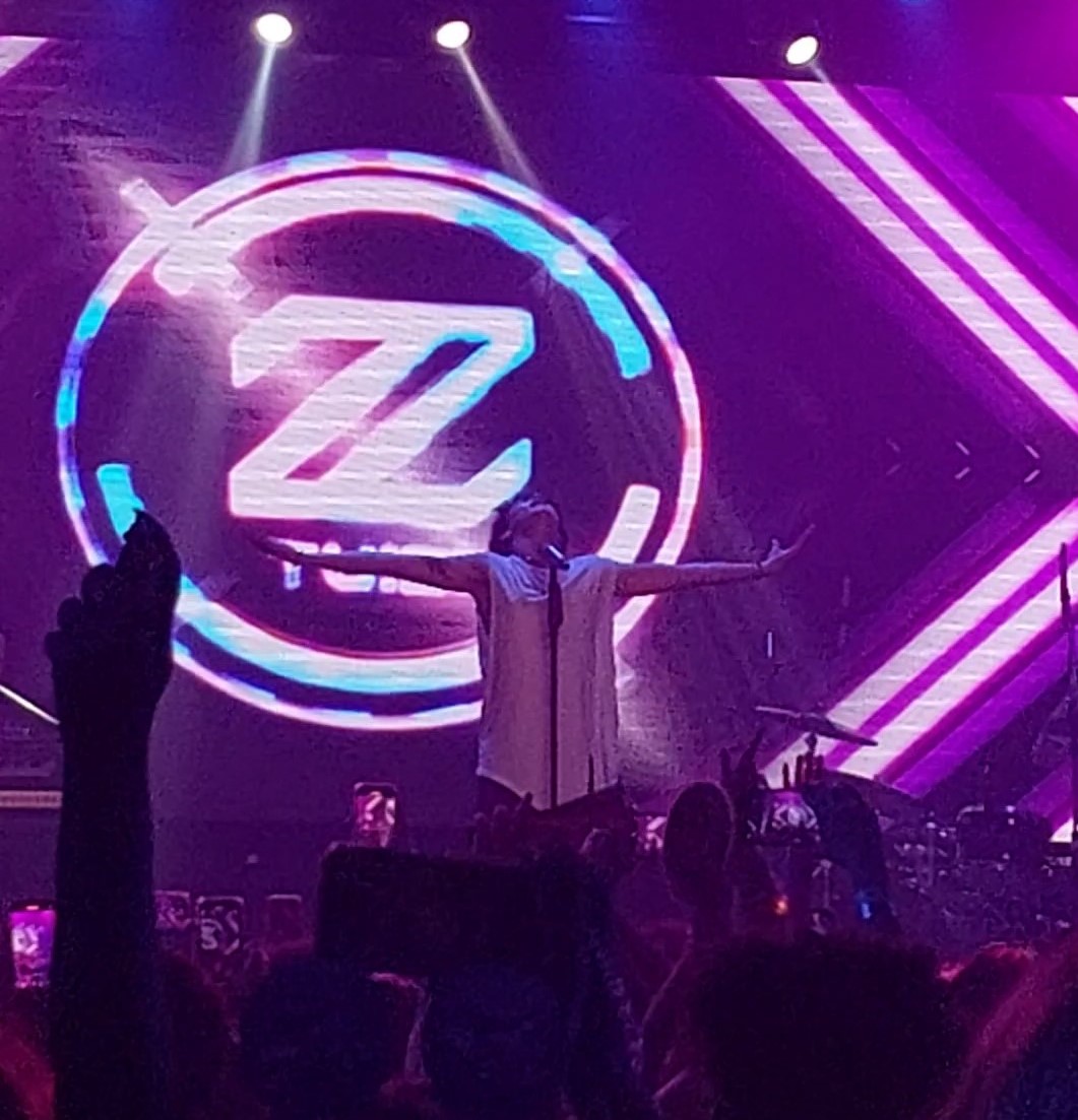 Em nova tour pelo Brasil, a banda sul-coreana 2Z agita São Paulo com muito synth pop e rock e se emociona com carinho dos fãs.