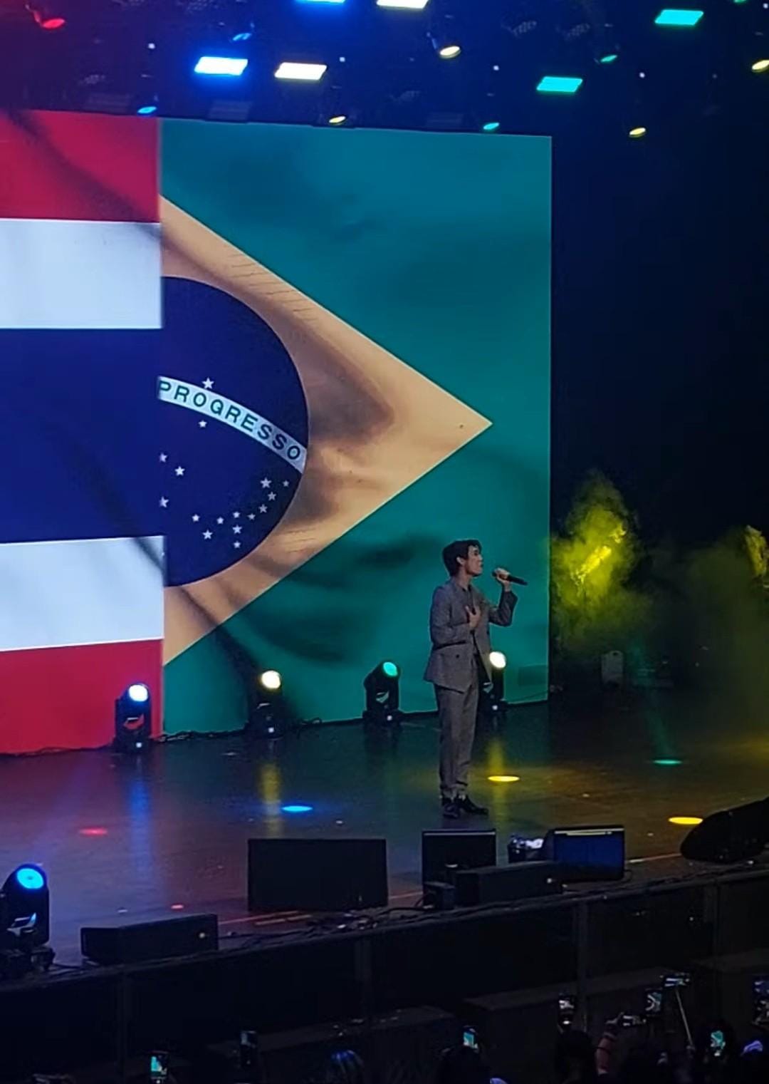 Mew Suppasit encanta fãs brasileiros em seu primeiro Fanmeeting em São Paulo