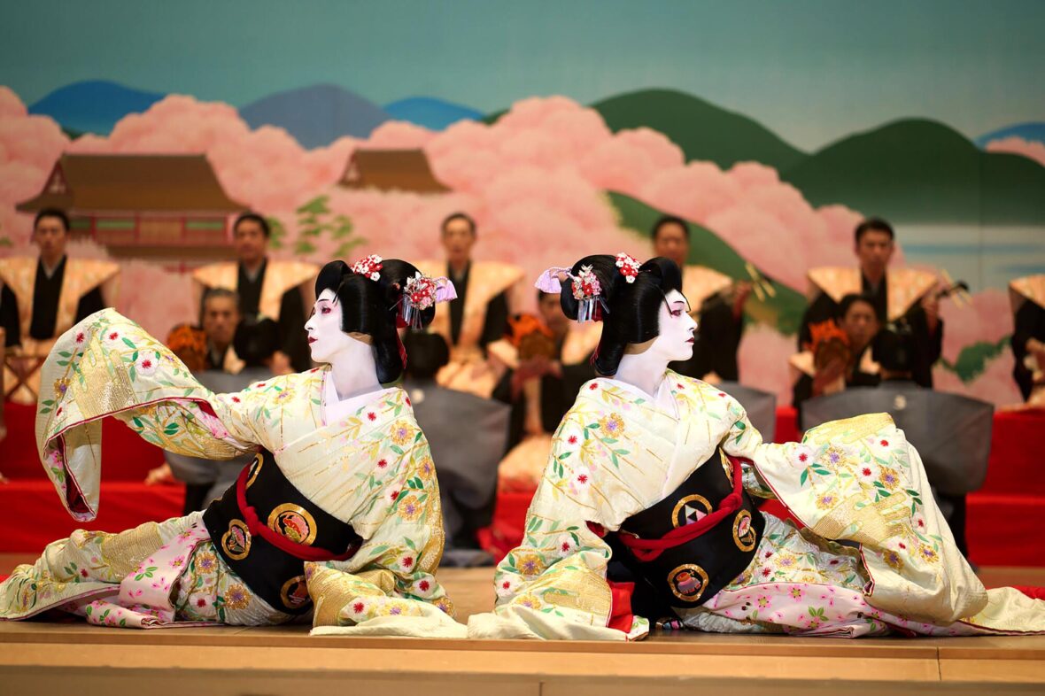 Apresentação de onnagatas em “Kokuho”
